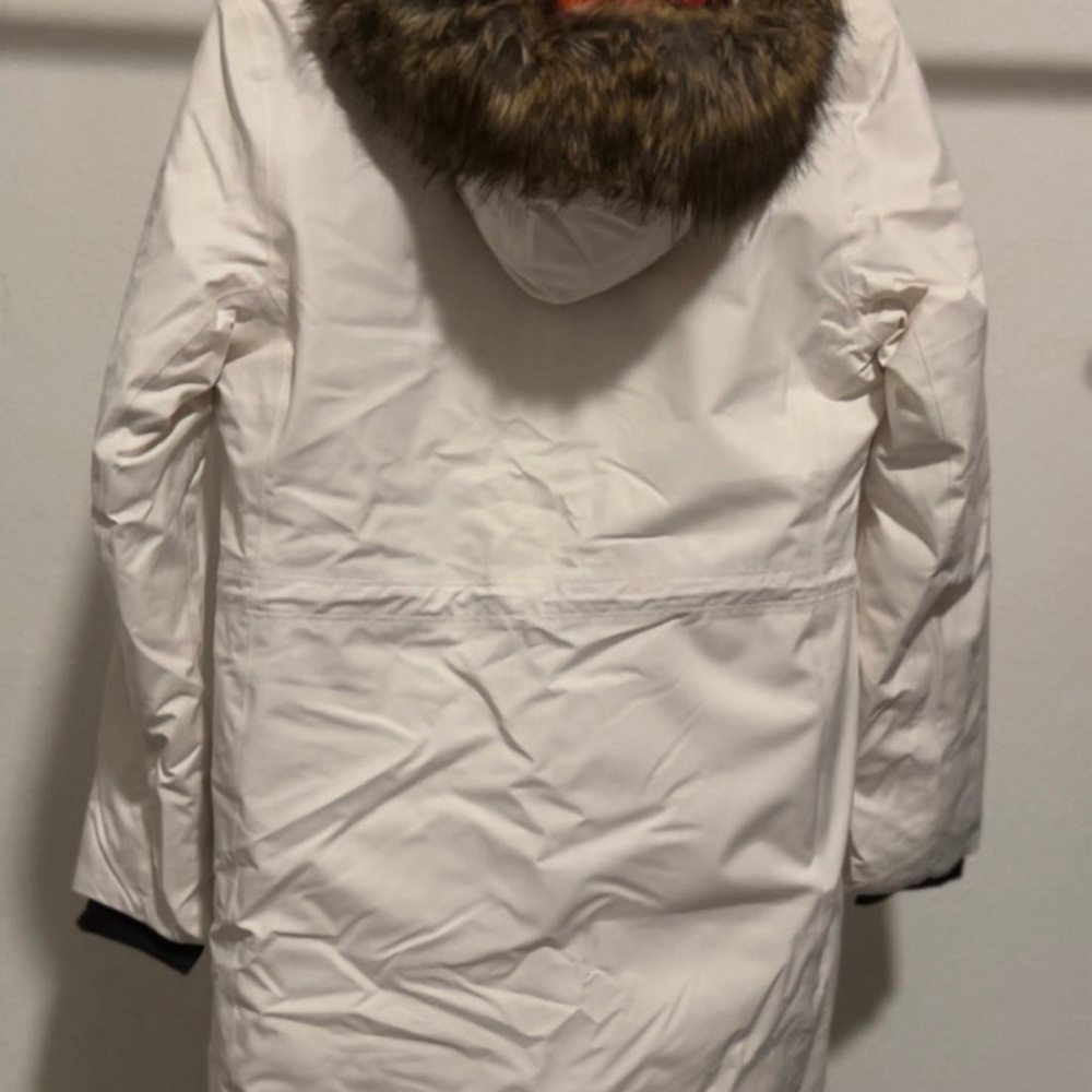 The North Face White Ski Jacket with High Collar and Water-Resistant Fabric - Picture 3 of 3